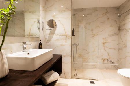 Best Western Plus Embassy - 38