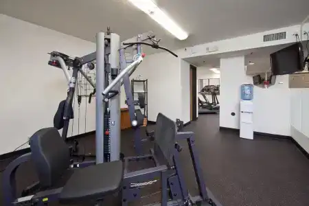 Best Western Plus Thunderbird Suites - 21