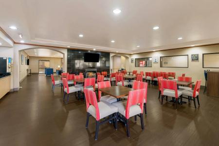 Comfort Suites West - 31