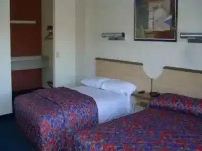 Fairfield Inn and Suites by Marriott Airport - 2