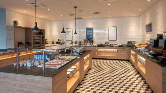 Holiday Inn Express - 16