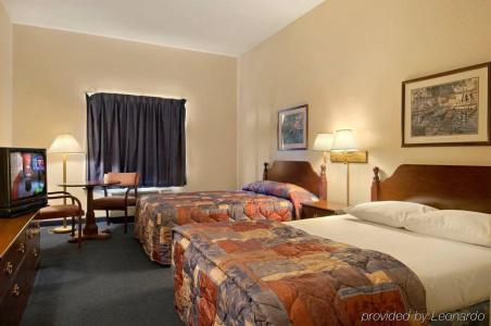 Red Roof Inn & Suites West - 6
