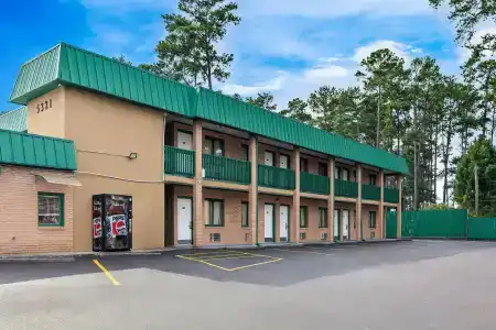Super 8 by Wyndham/Ft. Jackson SC - 12