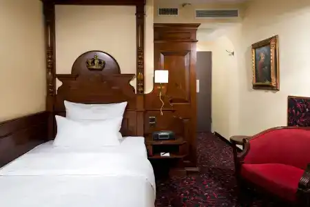 King's First Class - 14