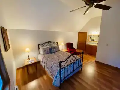 Apple Orchard Inn & Cottages - 7