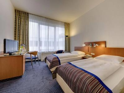 Park Inn by Radisson Dresden - 2