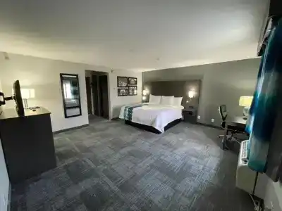 La Quinta Inn by Wyndham Indianapolis Airport Executive Dr - 25
