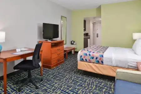Best Western Plus Holiday Sands Inn & Suites - 44