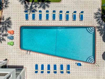 Crystal Beach Suites Oceanfront - 11