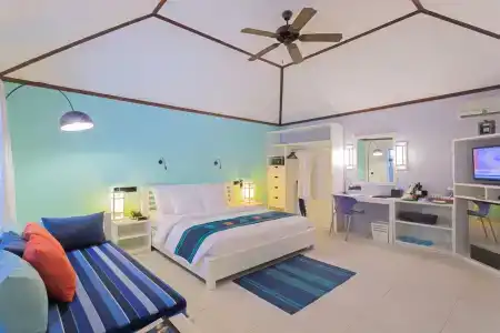 Meeru Island Resort & Spa - 8