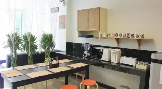 Ananas Phuket Central Hostel - 14