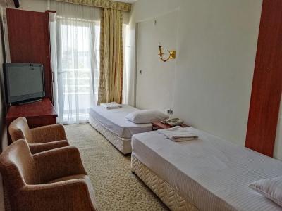 Lake Li̇fe - 33