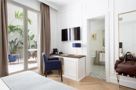 Midmost by Majestic Hotel Group - 40