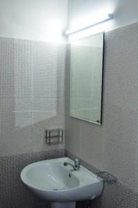 OYO 438 Sarala Residence - 5