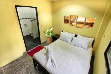 Phratamnak Inn - 100 meter from Beach - 5