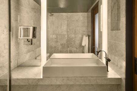 Sixty Beverly Hills - 33