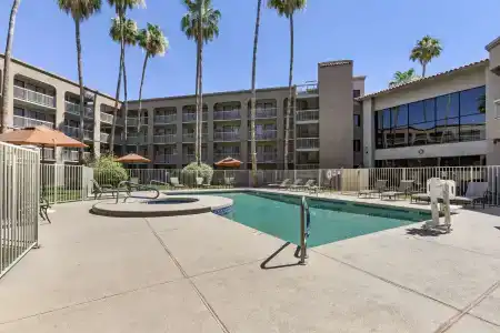 Best Western Plus Thunderbird Suites - 13
