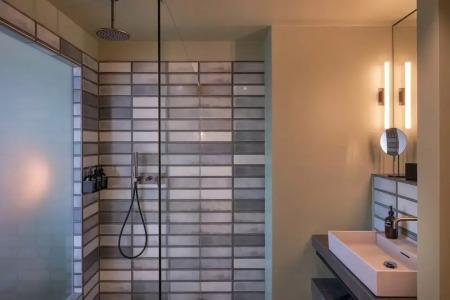 Gekko House Frankfurt, a Tribute Portfolio - 129