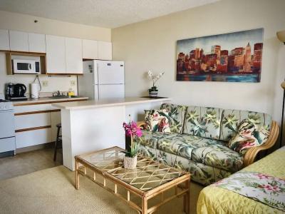 Tropical Studios At Marine Surf Waikiki - Free Parking - Best Location - Full Kitchen - Swimming Pool - 129