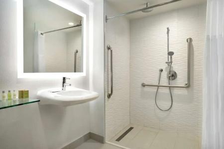 DoubleTree by Hilton Toronto Airport West - 24