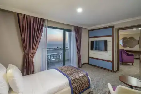 Ramada Plaza By Wyndham - 55