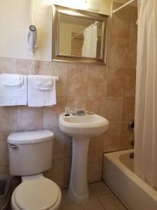 Parkway Inn - 33