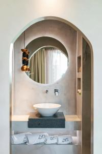 Blue Carpet Luxury Suites - 204