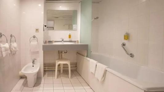 Hôtel Paradis - 133