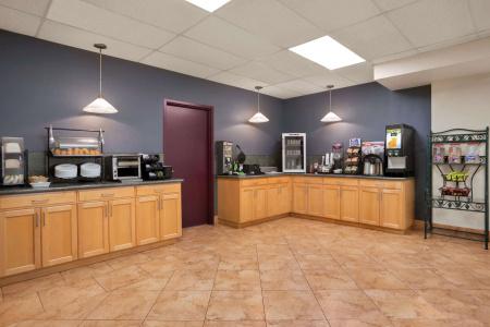 Days Inn by Wyndham - 17