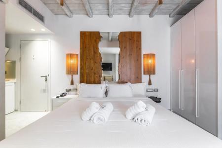 Blue Carpet Luxury Suites - 182