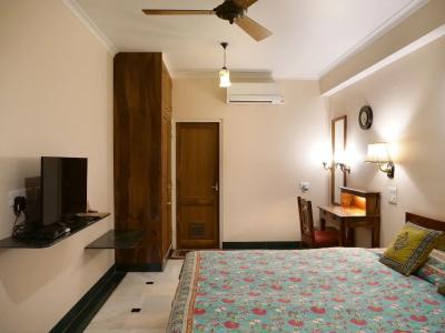 Arya Niwas - 137