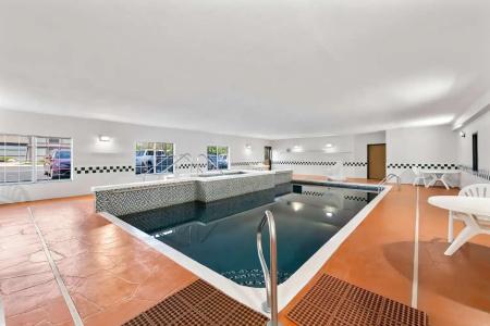 Country Inn & Suites by Radisson, West, KS - 17