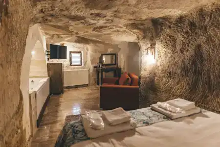 Tale Cave In - 136