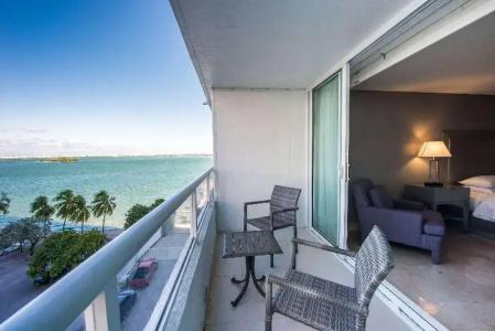 DoubleTree by Hilton Grand Biscayne Bay - 55