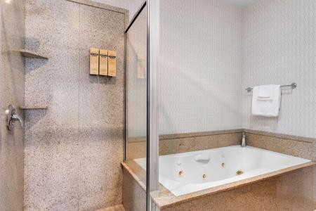 Best Western Plus Abbey Inn - 10