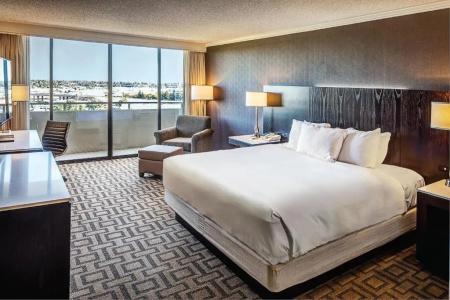 Hilton Arden West - 55