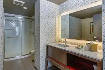 Holiday Inn, An Ihg - 73