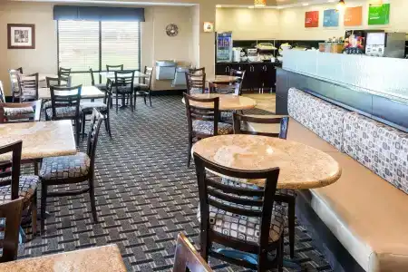 Med City & Suites - 23
