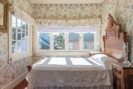 Martine Inn - 17