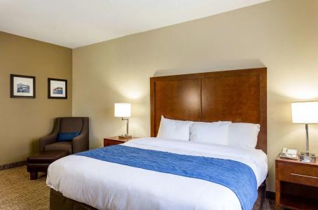 Comfort Inn & Suites Airport - 3