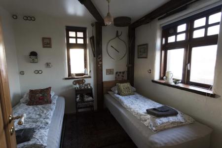 Raven's Bed - 37