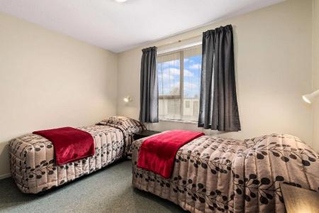 Econo Lodge Canterbury Court - 23