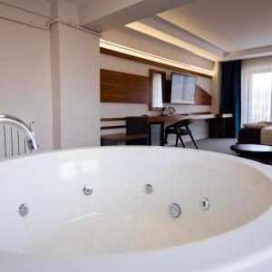 Karpalas City & Spa - 30