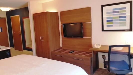 Holiday Inn Express and Suites, an IHG - 82