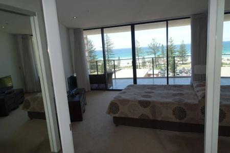 Ambience on Burleigh Beach - 2