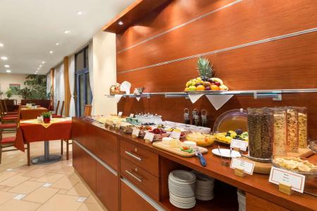 Ramada Airport Prague - 10