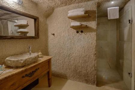 Hera Cave Suites - 101