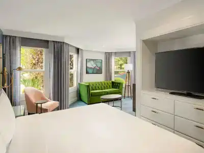 Hayes Mansion - 75