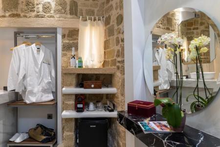 Chateau Anax Boutique - 2