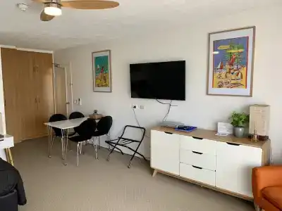 Outrigger Burleigh - 82